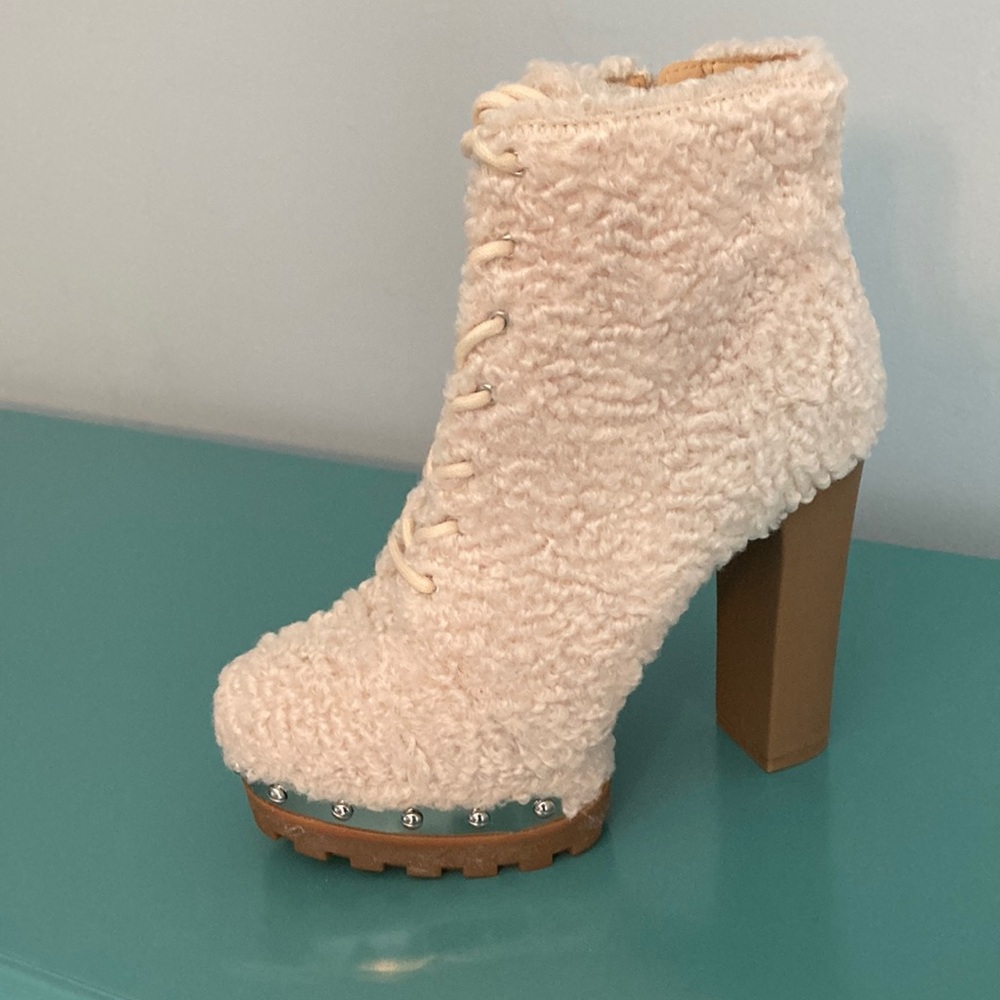 Jessica Simpson NWOT High Block Heel Lace-Up Platform Boots